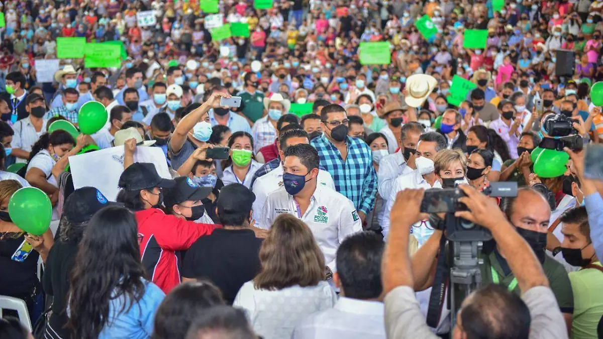 El gobernador Gallardo entregó becas alimentarias en la Huasteca